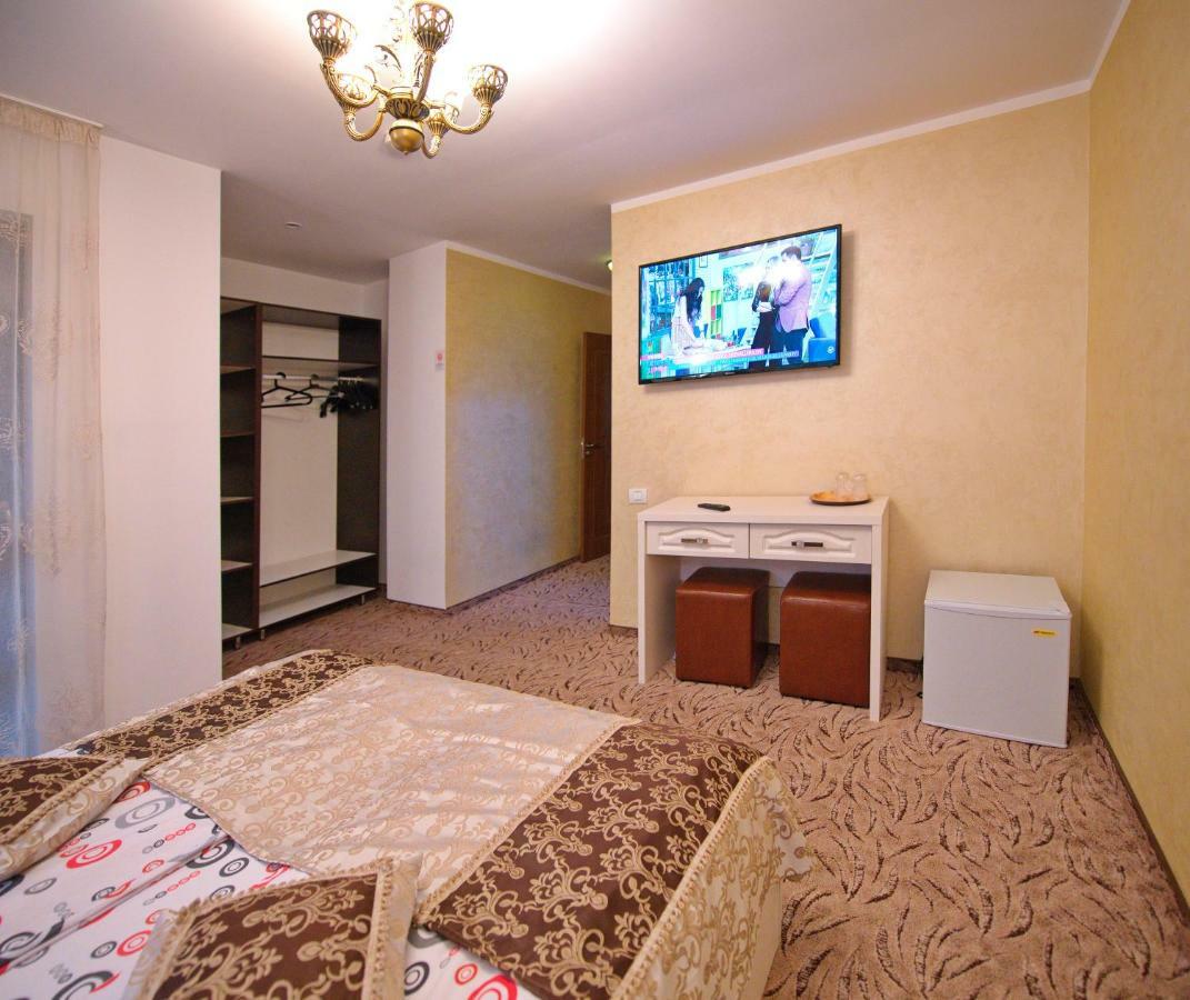 Pensiunea Ianis Piatra Neamt Exterior photo
